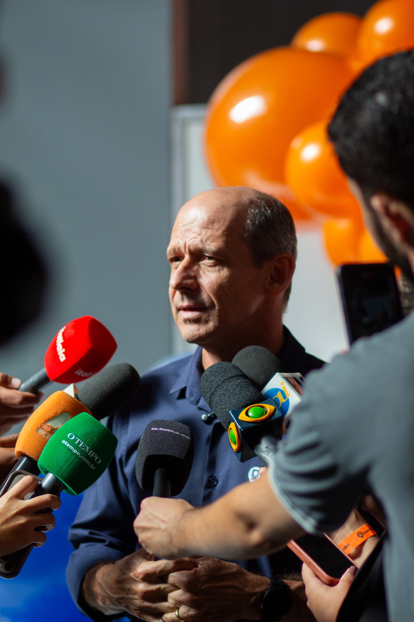 Composição com assinatura visual e marca do Metro BH no evento.